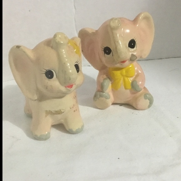 Vintage well-travelled  Elephant salt and pepper shakers waiting for a trip - Picture 1 of 6